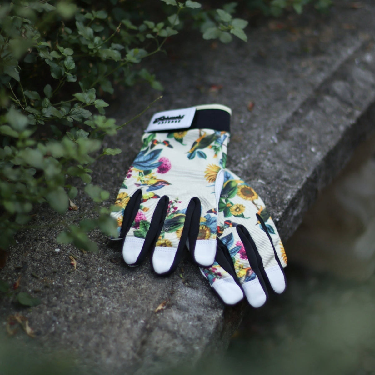 Leather Garden Gloves with Touchscreen Capability